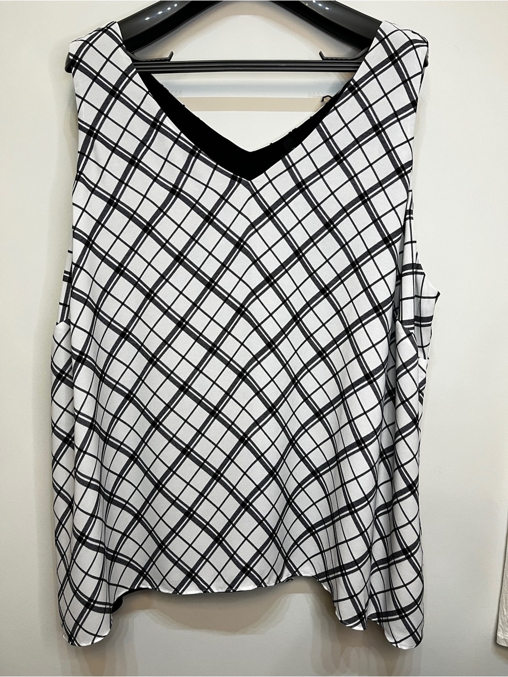 Black & White V-Neck Sleeveless Camisole, Women Plus size 24, 2XL - 3XL